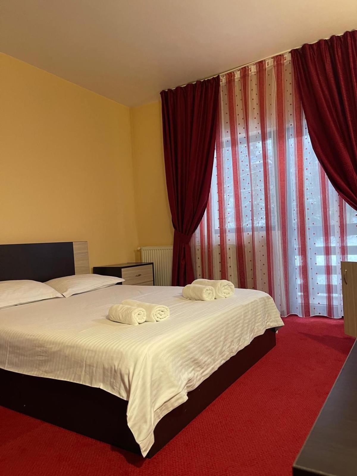 Hotel River Borşa Esterno foto