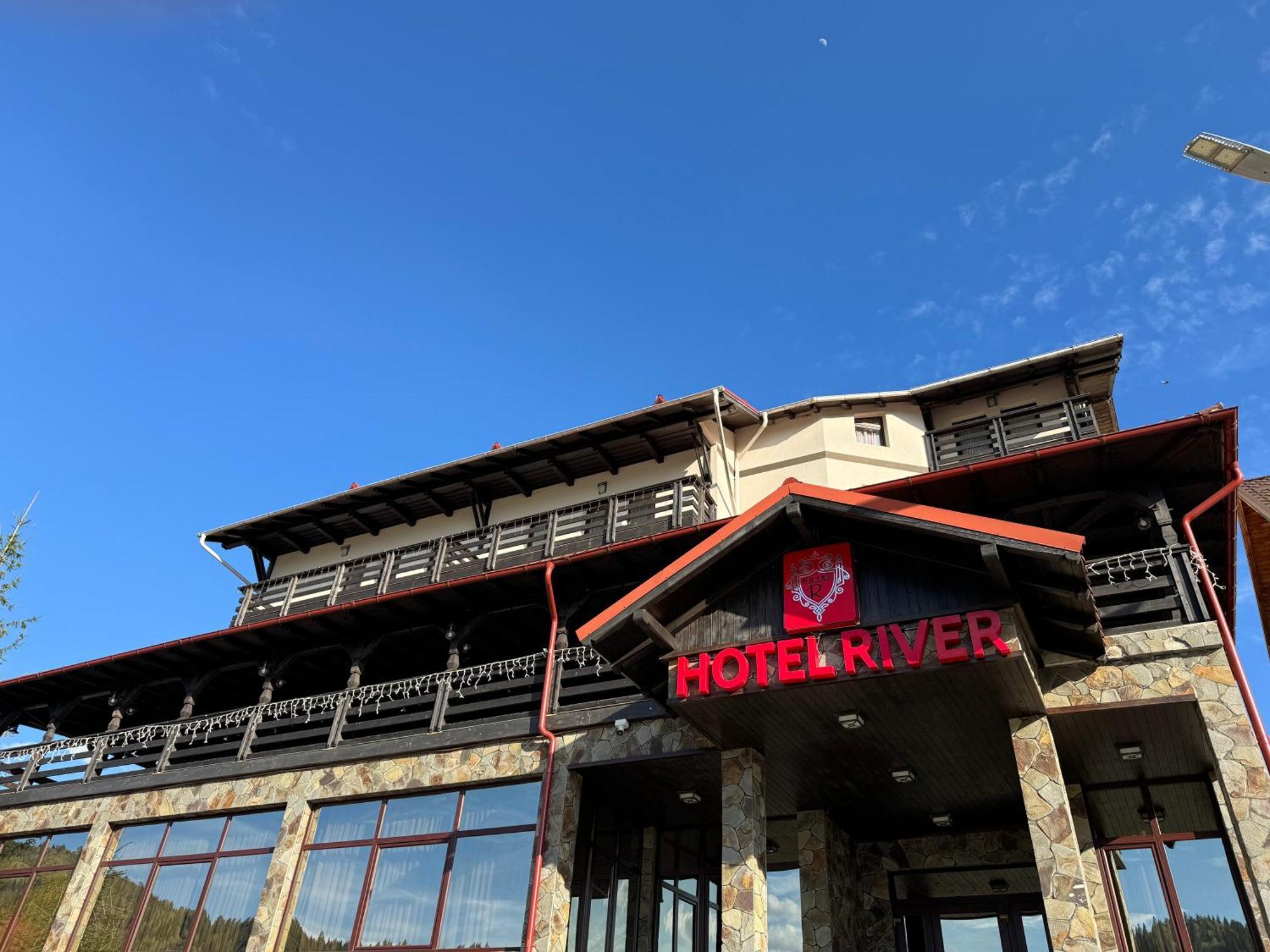 Hotel River Borşa Esterno foto